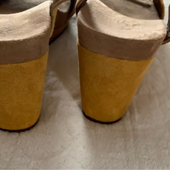 💛Lucky Brand Yellow Suede Sandals💛 - Picture 3 of 7